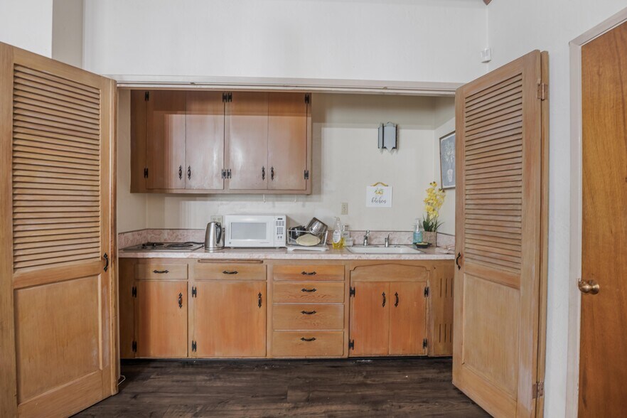 More Photos Of 4677 Tompkins Ave, Oakland Religious Facility For Sale