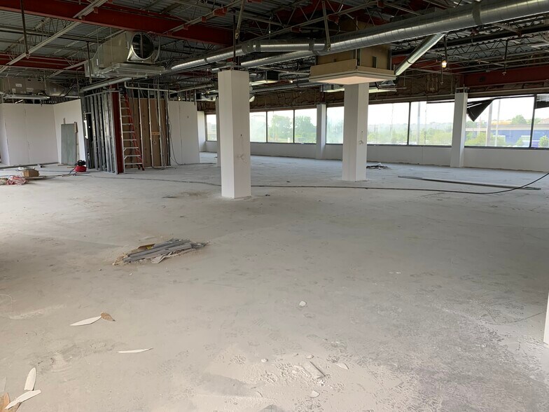 More Photos Of 5850 Fortune Cir W, Indianapolis Flex For Sale