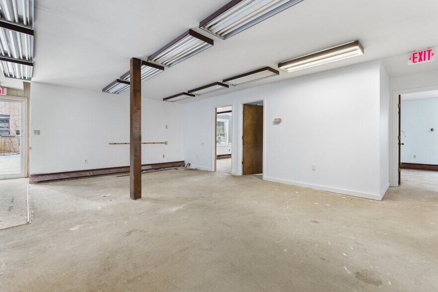 More Photos Of 76 Maple St, Manchester Office For Sale