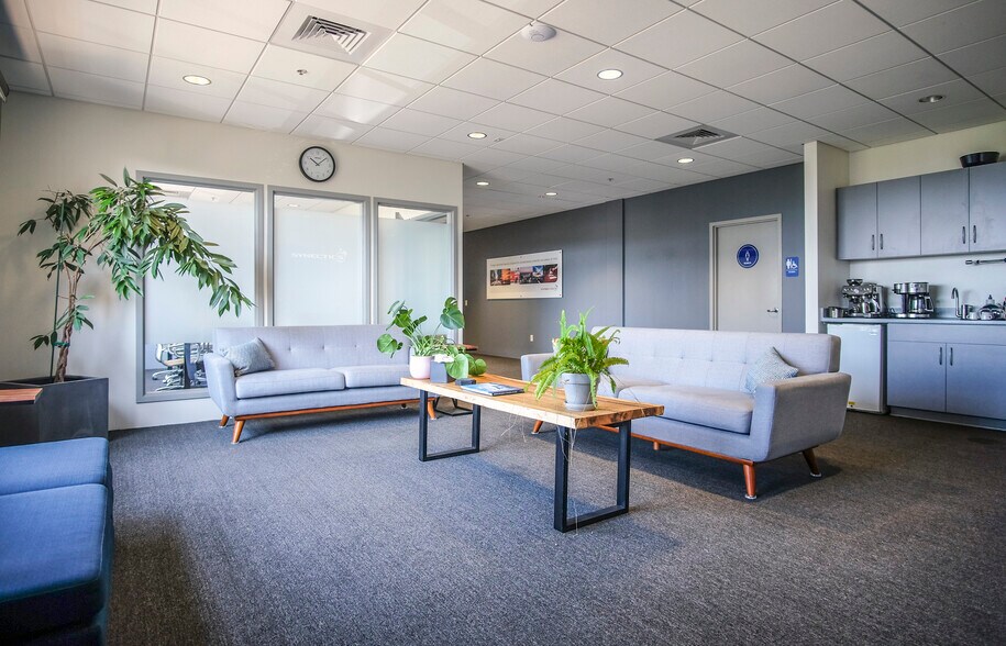 More Photos Of 6398 Cindy Ln, Carpinteria Office For Lease