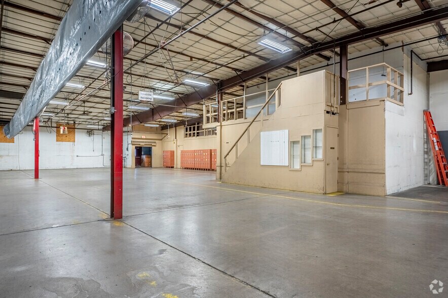 More Photos Of 1741 Adel St, Janesville Warehouse For Lease