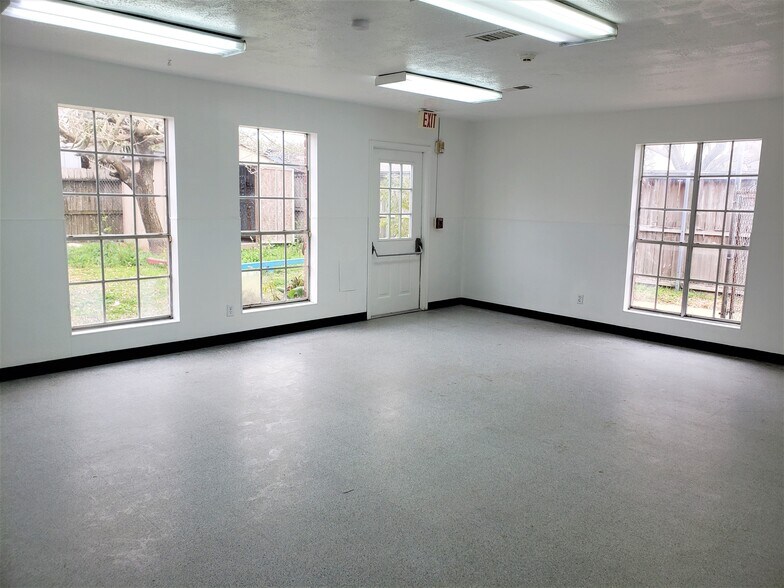 More Photos Of 13233 W Little York Rd, Houston Daycare Center For Lease
