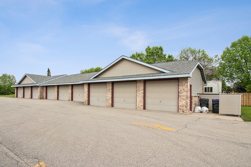 More Photos Of 2450 Witzel Ave, Oshkosh Office For Sale