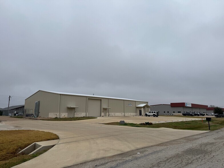 More Photos Of 5936 Imperial Loop, College Station Industrial For Lease