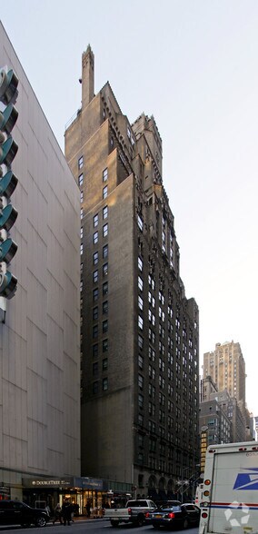 More Photos Of 125 E 50th St, New York Hotel For Lease