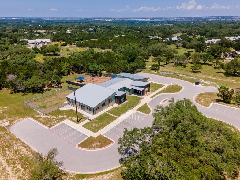 More Photos Of 1410 Live Oak Rd, Leander Showroom For Sale