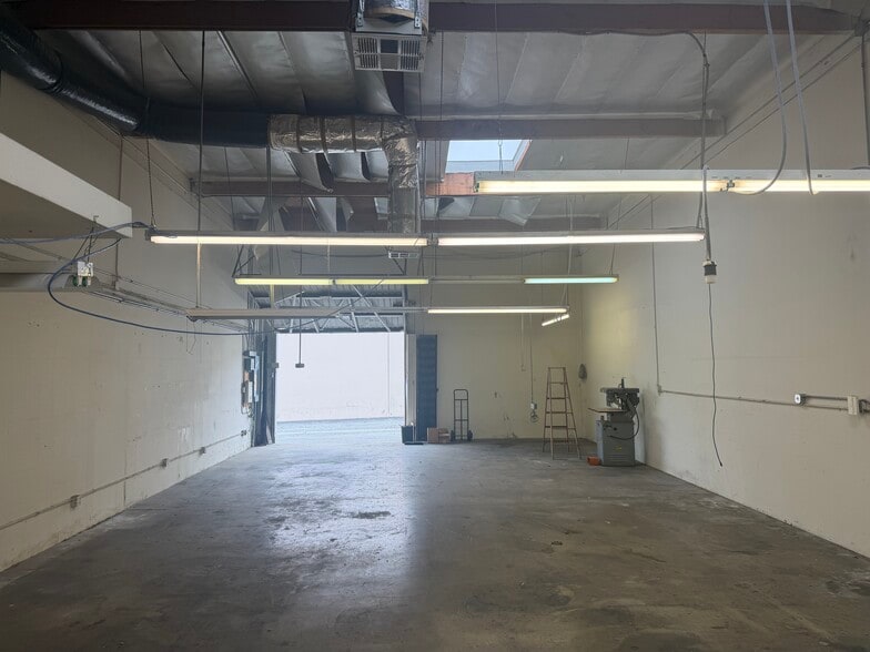 More Photos Of 1961-1977 Freeman Ave, Signal Hill Manufacturing For Lease