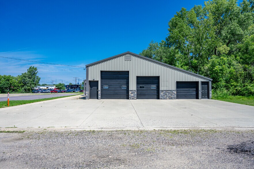 More Photos Of 190 Prospect Ave, Mauston Auto Repair For Sale