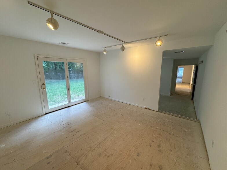 More Photos Of 584 State Rt 17, Ridgewood Office Residential For Lease