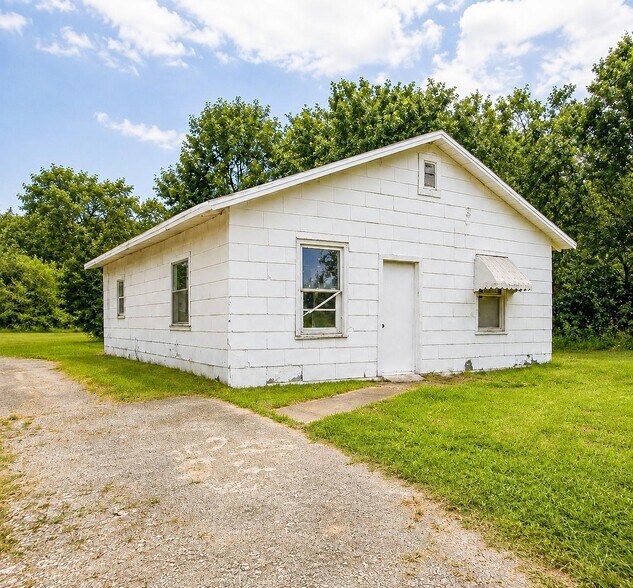 More Photos Of 116 S Skinner Ave, Drumright Storefront Retail Office For Sale