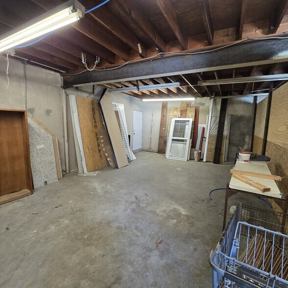 More Photos Of 15709 Bellflower Blvd, Bellflower General Retail For Sale