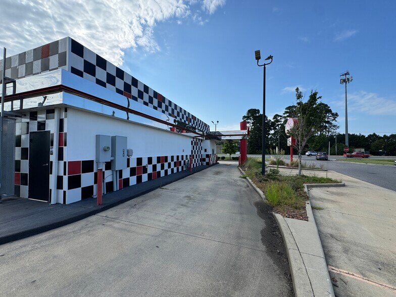 More Photos Of 5620 Mcfarland Blvd, Northport Freestanding For Lease
