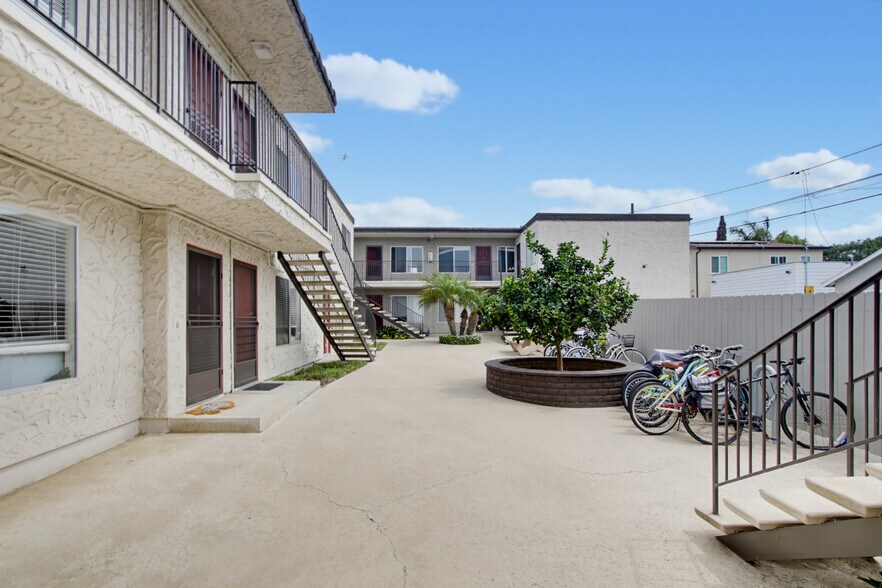 More Photos Of 4649 Voltaire St, San Diego Apartments For Sale