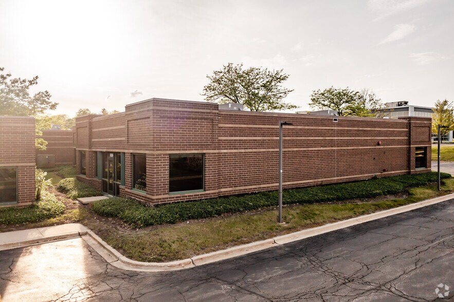 More Photos Of 1091-1099 W Hawthorn Dr, Itasca Unknown For Lease