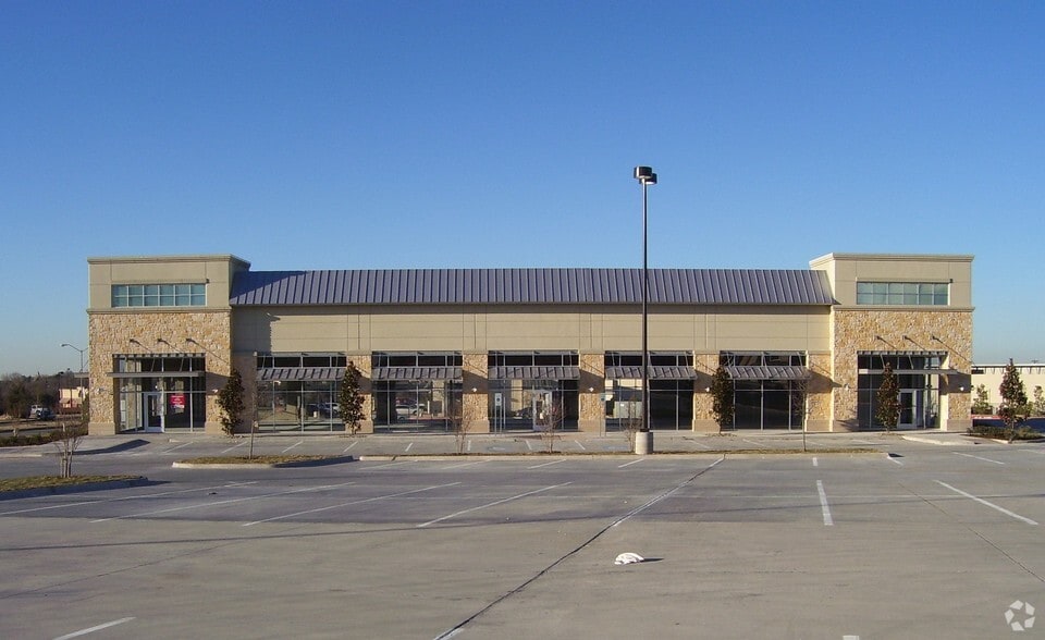 More Photos Of 638 Uptown Blvd, Cedar Hill General Retail For Lease