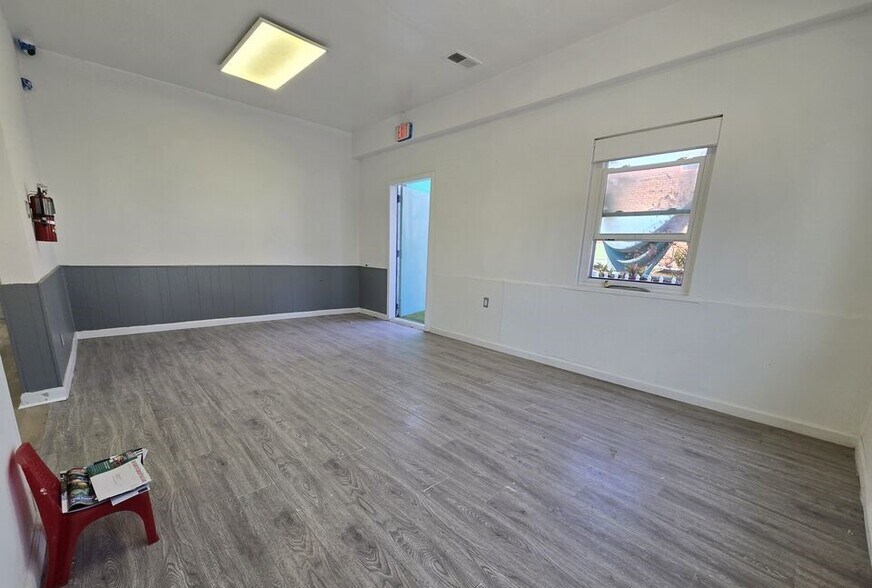 More Photos Of 175-177 S Robertson Blvd, Beverly Hills Storefront For Lease