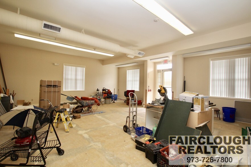 More Photos Of 430 Front St, Belvidere Hotel For Sale