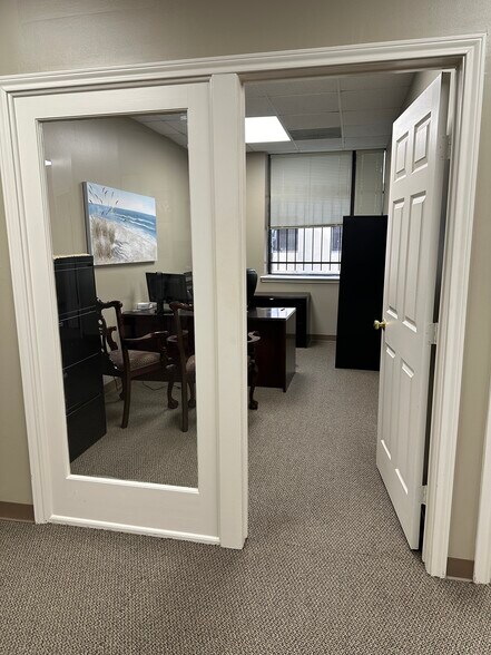 More Photos Of 6911 Breen Dr, Houston Warehouse For Lease