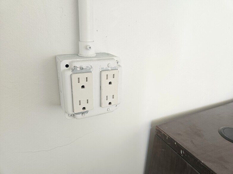 More Photos Of 10135 S Barrackman Rd, Mohave Valley Light Distribution For Lease