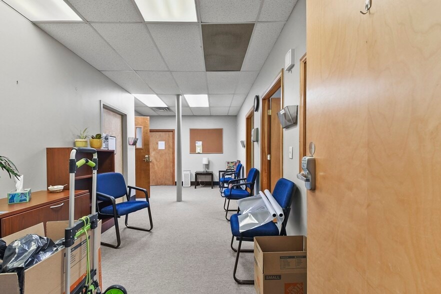 More Photos Of 5 Dover St, New Bedford Office For Lease