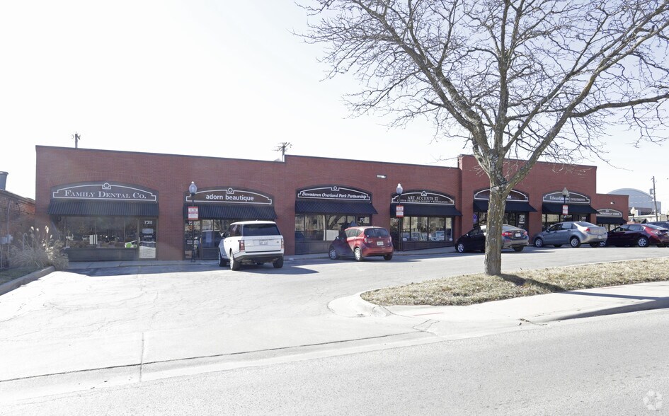 More Photos Of 7311-7331 W 79th St, Overland Park Unknown For Lease