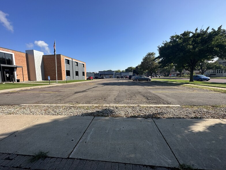 More Photos Of 220 Main St E, Mankato Office For Lease