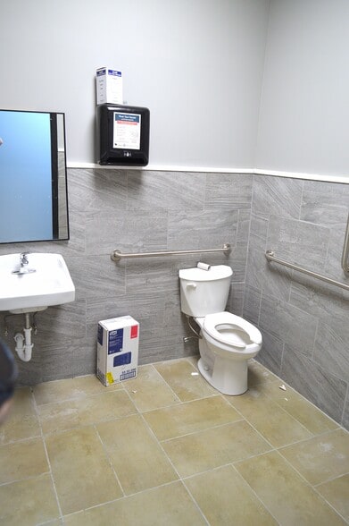 More Photos Of 341 S Main St, Bishopville Service Station For Sale