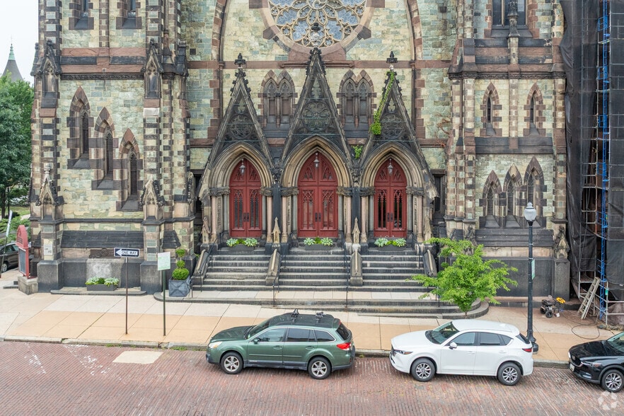 More Photos Of 2 E Mount Vernon Pl, Baltimore Religious Facility For Sale