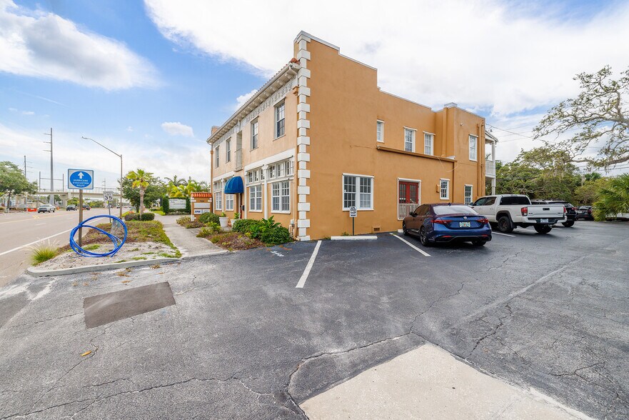 More Photos Of 7024 Central Ave, Saint Petersburg Medical For Lease