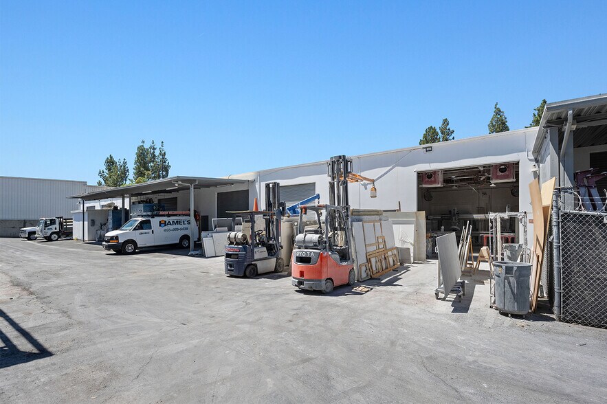 More Photos Of 10149 Channel Rd, Lakeside Warehouse For Lease