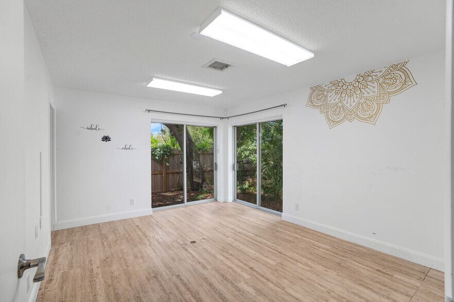 More Photos Of 540 Nokomis Ave S, Venice Medical For Lease