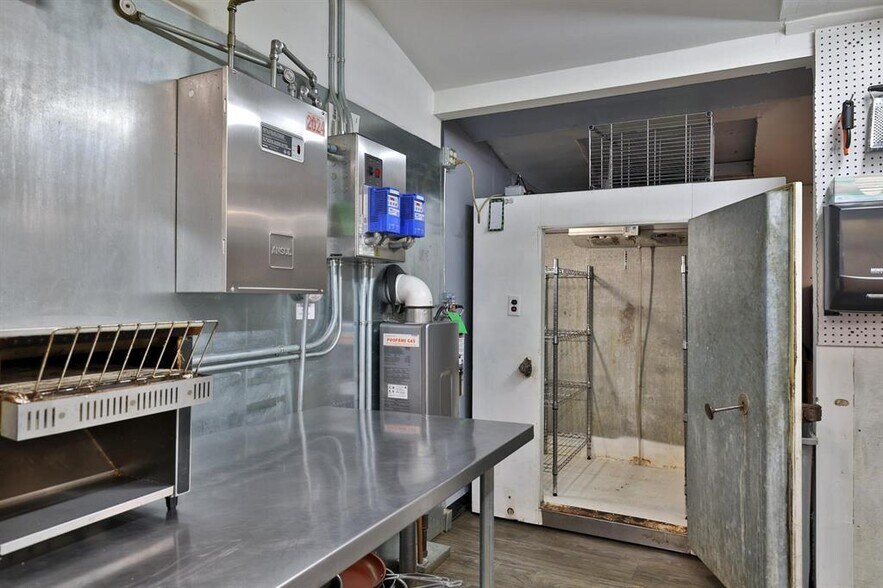 More Photos Of 5501 Route 4, Killington Restaurant For Sale