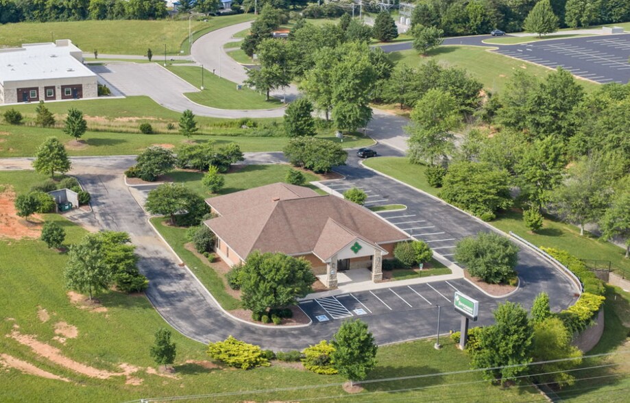 More Photos Of 326 Partnership Pky, Maryville Loft Creative Space For Sale