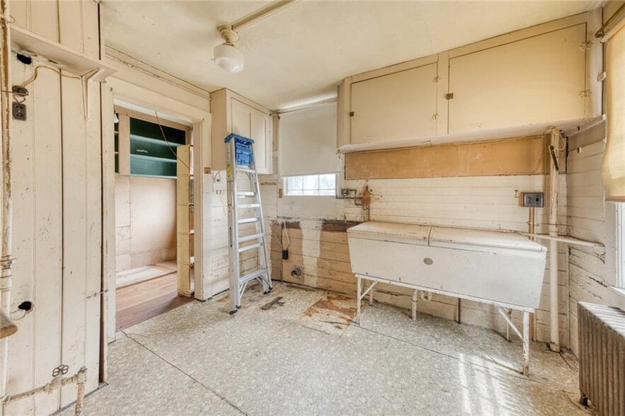 More Photos Of 2 Elm St, Westerly Office For Sale