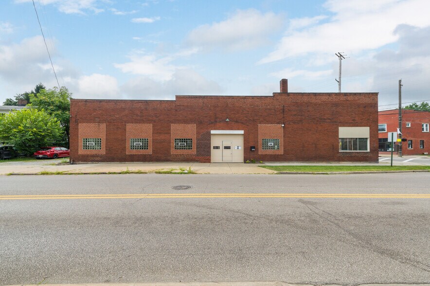 More Photos Of 2030 Broadview Rd, Cleveland Storefront For Sale