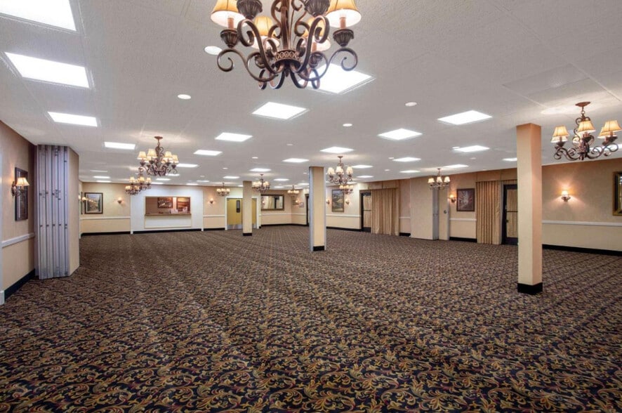 More Photos Of 8040 Perry Hwy, Erie Hotel For Sale