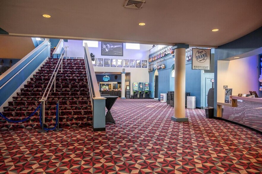 More Photos Of 430 Munroe Ave, Wisconsin Dells Theater Concert Hall For Sale