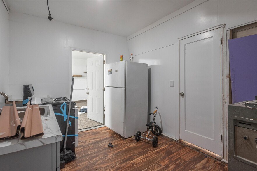 More Photos Of 16 W 25th Ave, San Mateo Convenience Store For Sale