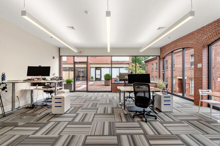 More Photos Of 5-15 Derby Sq, Salem Office For Lease