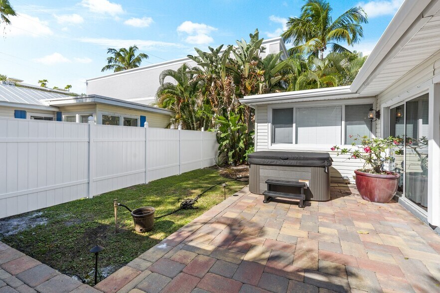 More Photos Of 301 NE 1st St, Delray Beach Freestanding For Sale