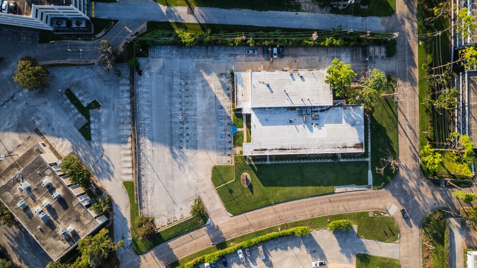 More Photos Of 2110 E Governors Cir, Houston Light Manufacturing For Sale