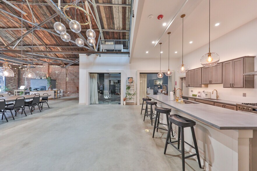 More Photos Of 913-925 Northampton St, Easton Storefront For Sale