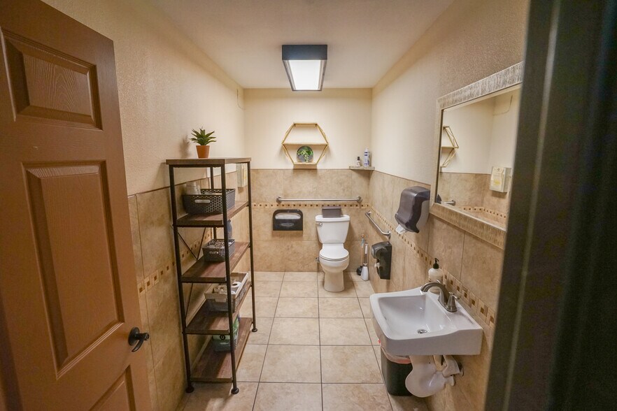 More Photos Of 1060-1080 Delbon Ave, Turlock Medical For Sale
