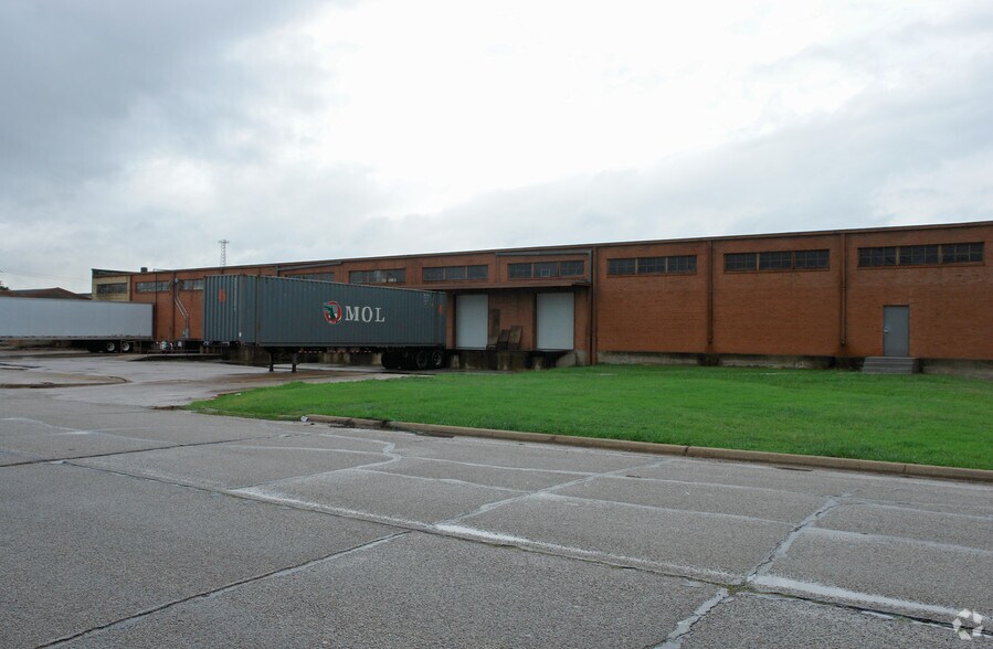 More Photos Of 8400 Ambassador Row, Dallas Warehouse For Sale