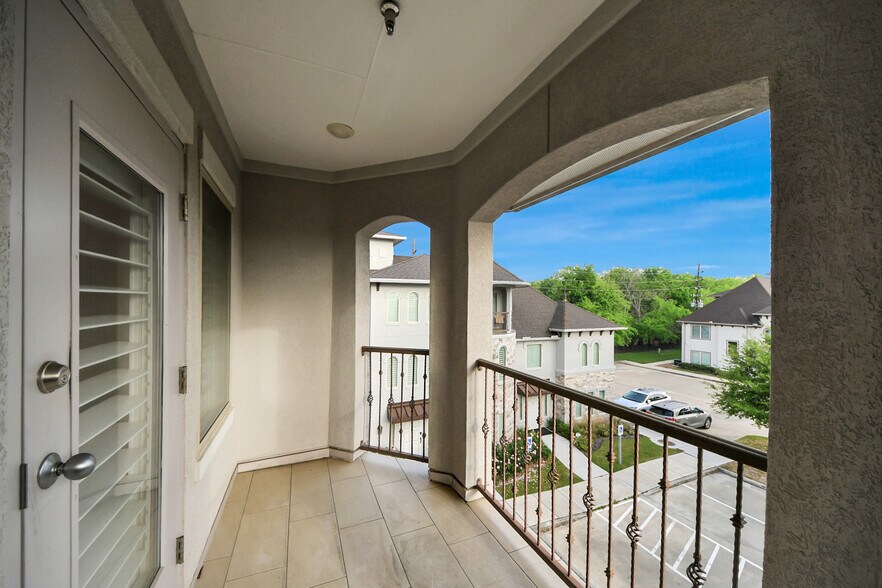 More Photos Of 6536 Greatwood Pky, Sugar Land Office For Sale