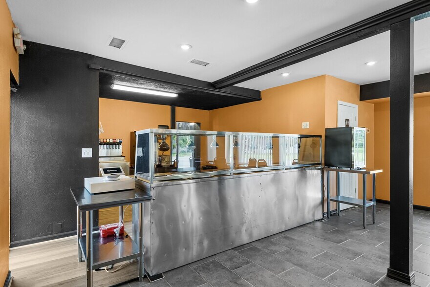 More Photos Of 2900 E 5th St, Panama City Restaurant For Sale