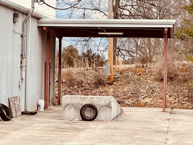 More Photos Of 3600 Main St, Jasper Storefront For Sale