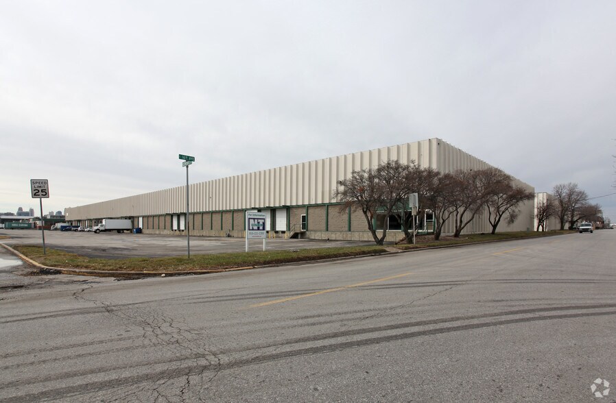 More Photos Of 1502-1548 Gentry St, North Kansas City Warehouse For Lease