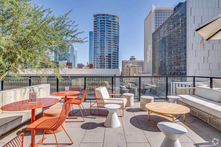 More Photos Of 200 W Monroe St, Phoenix Coworking Space