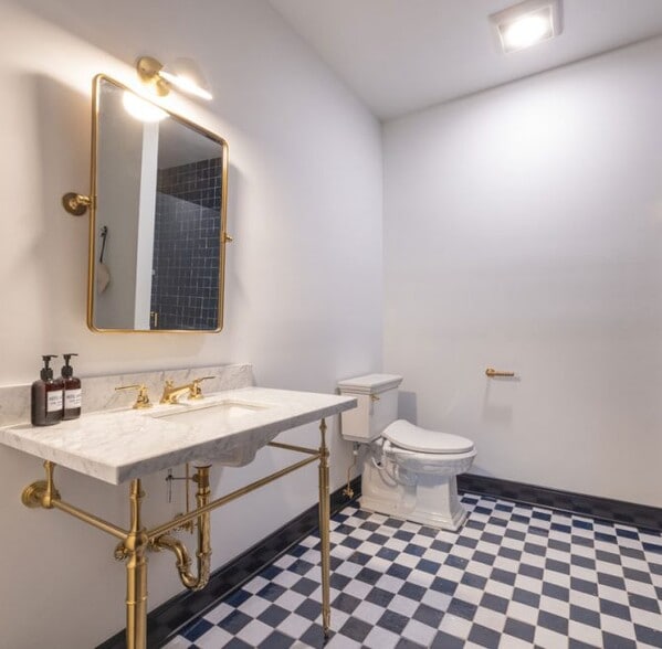 More Photos Of 235 E Main St, Dayton Hotel For Sale